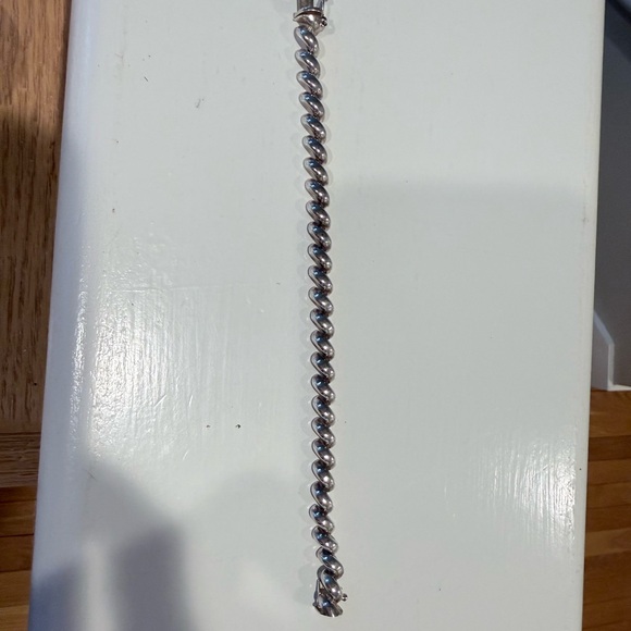 Elegant Silver Bracelet for Women - Picture 4 of 4